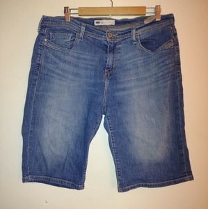 Women's Size 14 Levi's Denim Stretch Bermuda Shorts